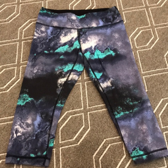 lululemon athletica Pants - Lululemon Wunder under crops Milky Way sz 8